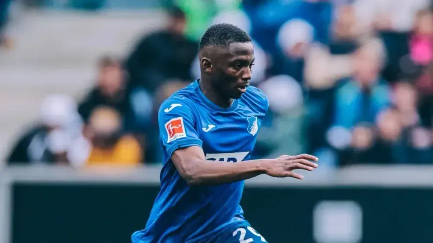 ليفربول يتصدر سباق التعاقد مع خليفة صلاح بازومانا توري