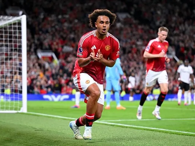 عمالقة إيطاليا يتربصون بجوشوا زيركزي مع تزايد معاناته في أولد ترافورد