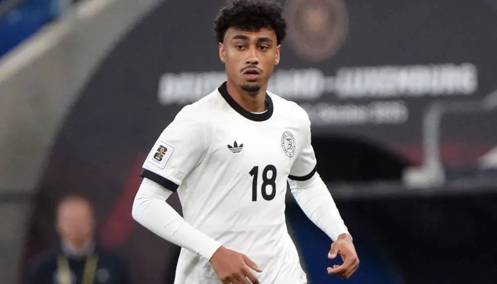 مقابل 60 مليون يورو.. مانشستر يونايتد يستهدف ضم مدافع فرانكفورت ناثانيال براون